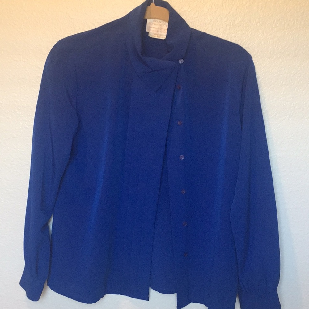 Blouse with buttons sophisticated.